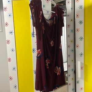 Maurice’s size 1 (XL) maroon floral dress!